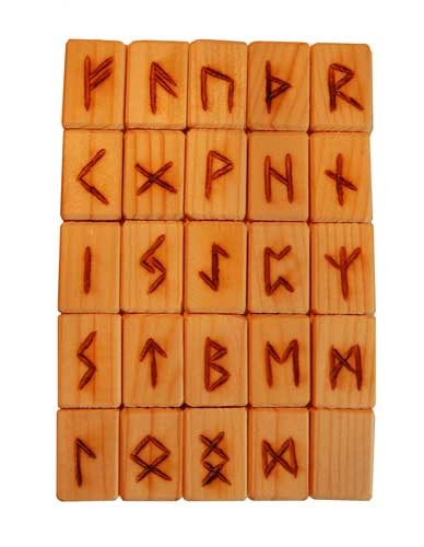 Гадательные руны из сосны