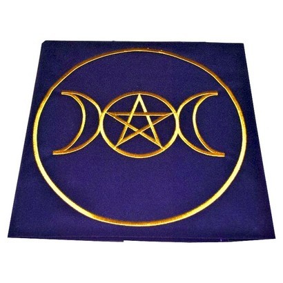 Скатерть «Языческий круг» (фиолетовая ткань, золотая нить)